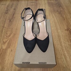 Tinstree Women's Shoes, 3" Heel, Ankle Strap, Closed Toe, Pointed Design, Black.